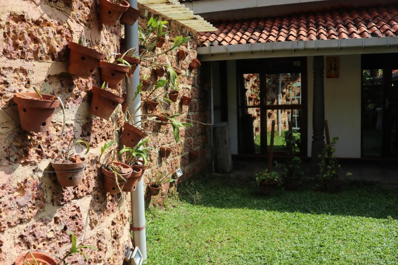 Pavana Hotel Negombo Exterior photo