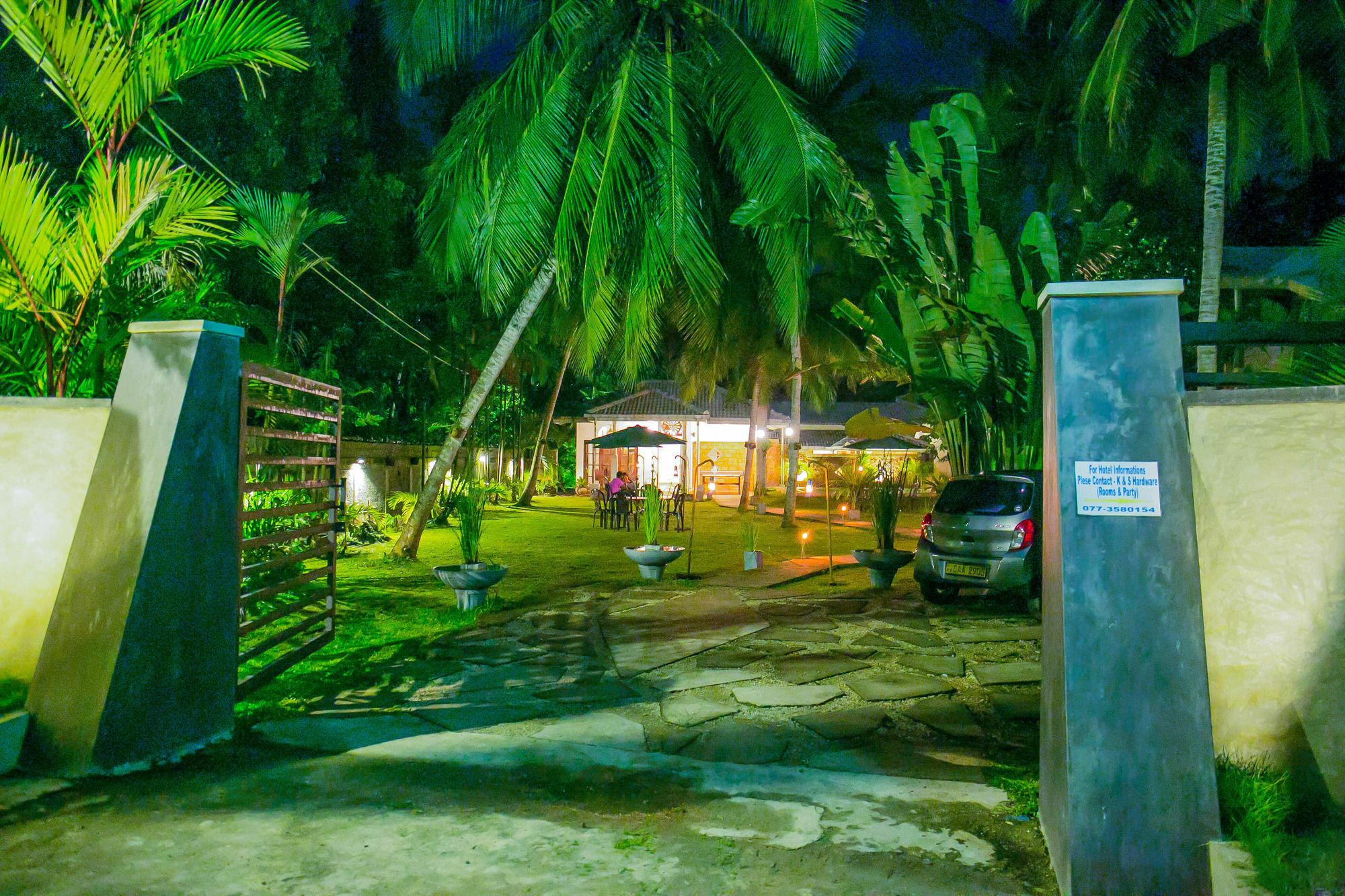 Pavana Hotel Negombo Exterior photo